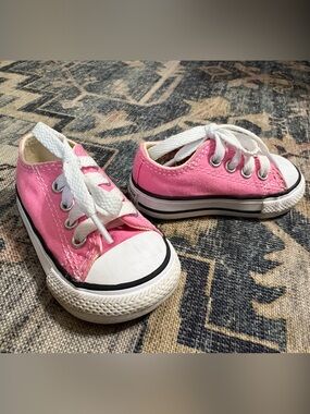 Chuck Taylor Converse All Star Pink Low Top Toddler Sneakers US sz 3
